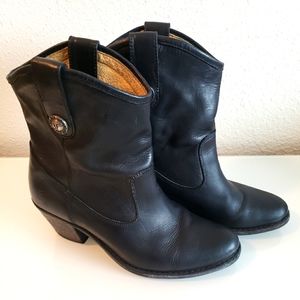 Frye Jackie button booties, size 6. Great condition.